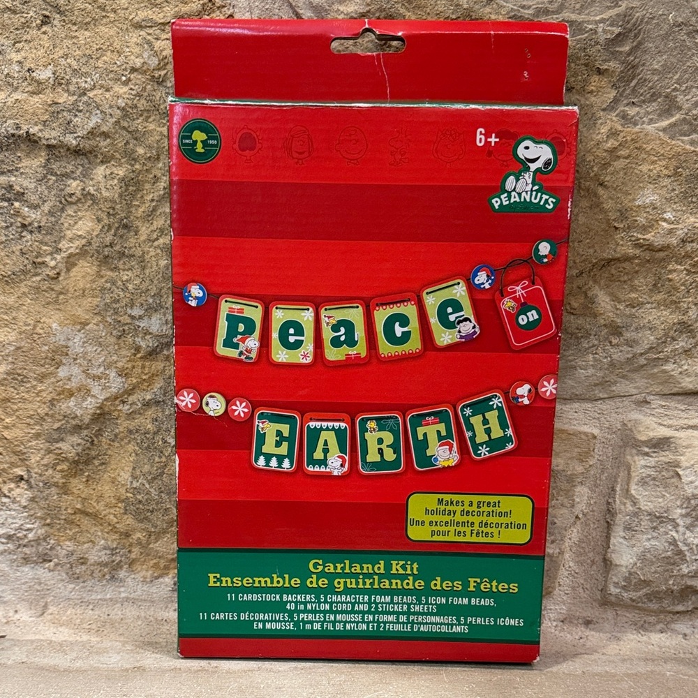 NEW Peanuts Snoopy Peace on Earth Garland Kit Colorbok 64640 Christmas